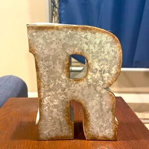 Letter “R” decor